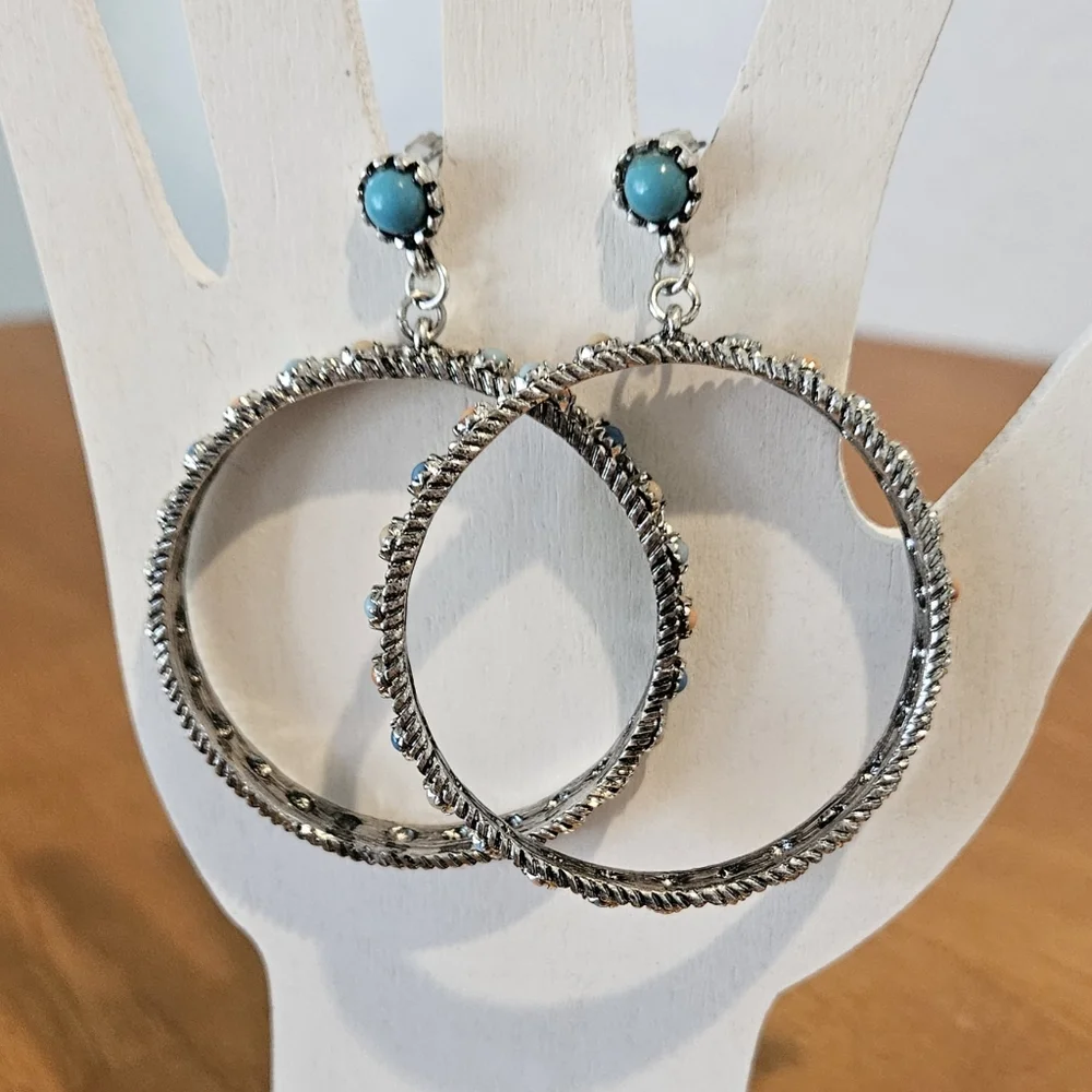 NWT'S - SHYANNE - Wildflower Bloom Silver Tone Hoop Stud Earrings